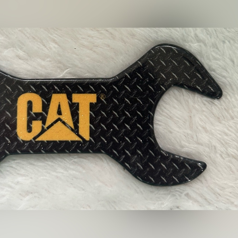CAT BOTTLE OPENER KEYCHAIN CATERPILLAR - Picture 2 of 4